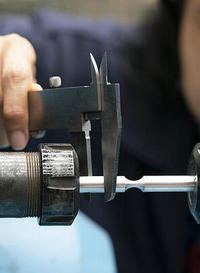 IPQC inspection of custom CNC turning parts production
